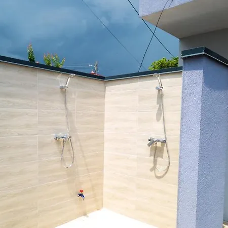 Casa Angy Konukevi *